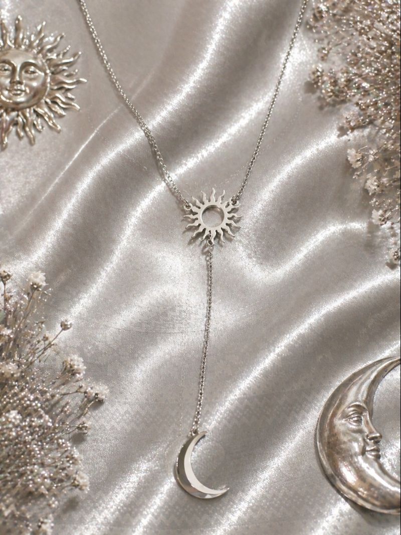 Collar Luna y Sol Plateado ✨🌙 – Elegante y Místico