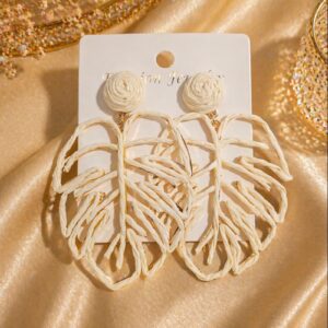Pendientes Boho Elegantes Hoja Blanca con Detalles Dorados