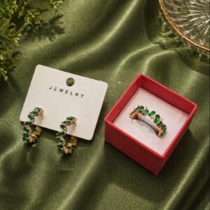 Conjunto de pendientes y anillo con piedras verdes 💚✨
