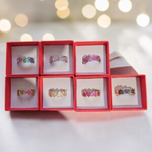 Anillo de Corazones con Brillo – Dorado o Plata 💖