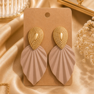 Pendientes Elegantes Hoja Nude & Dorado ✨