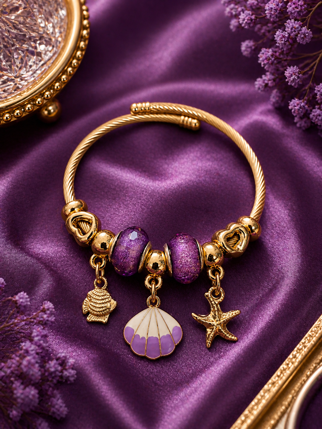 Pulsera Luxe Violeta con Charms Dorados ✨💜