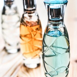 perfume, bottle, glass, cosmetics, fragrance, perfume bottle, spray, container, scent, fashion, aroma, smell, fragrant, aromatic, transparent, cologne, elegance, gift, toilette, perfume, perfume, perfume, perfume, perfume, perfume bottle, perfume bottle